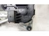 Mecanismo y motor de limpiaparabrisas de un Peugeot 3008 I (0U/HU) 1.6 16V THP 155 2011