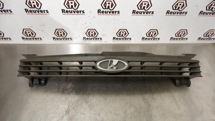 Używane Grill Lada Kalina (1119) 1.6 Cena na żądanie oferowane przez Autorecycling Reuvers B.V.