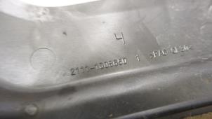 Abdeckblech Motor van een Lada Kalina (1119) 1.6 2011