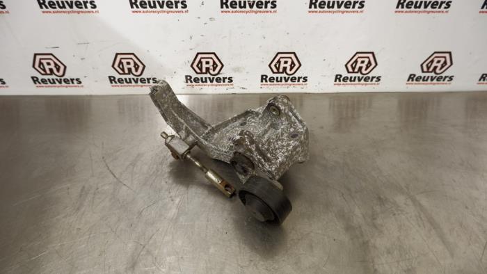 Usagé Support dynamo haut Lada Kalina (1119) 1.6 Prix sur demande proposé par Autorecycling Reuvers B.V.