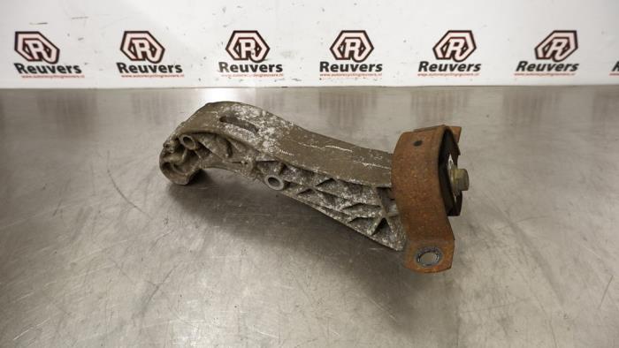 Gebrauchte Getriebe Halterung Lada Kalina (1119) 1.6 Preis auf Anfrage angeboten von Autorecycling Reuvers B.V.