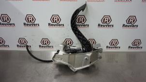 Used Clutch pedal Opel Tigra Twin Top 1.8 16V Price € 35,00 Margin scheme offered by Autorecycling Reuvers B.V.