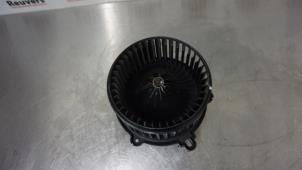 Usados Motor de ventilador de calefactor Kia Sportage (JE) 2.0 CVVT 16V 4x2 Precio € 40,00 Norma de margen ofrecido por Autorecycling Reuvers B.V.