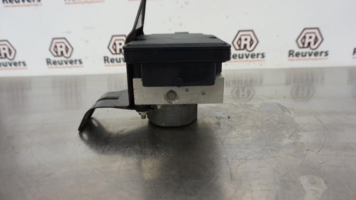 Begagnade ABS-pump Mitsubishi Space Star (A0) 1.0 12V Pris € 75,00 Marginaltabell erbjuds av Autorecycling Reuvers B.V.
