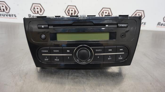 Używane Radio Mitsubishi Space Star (A0) 1.0 12V Cena € 100,00 Procedura marży oferowane przez Autorecycling Reuvers B.V.