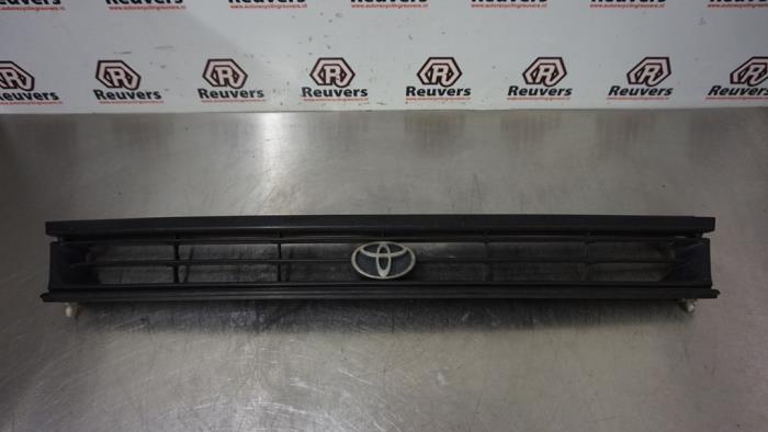 Używane Grill Toyota Starlet (EP8/NP8) 1.3 Friend,XLi 12V Cena € 20,00 Procedura marży oferowane przez Autorecycling Reuvers B.V.