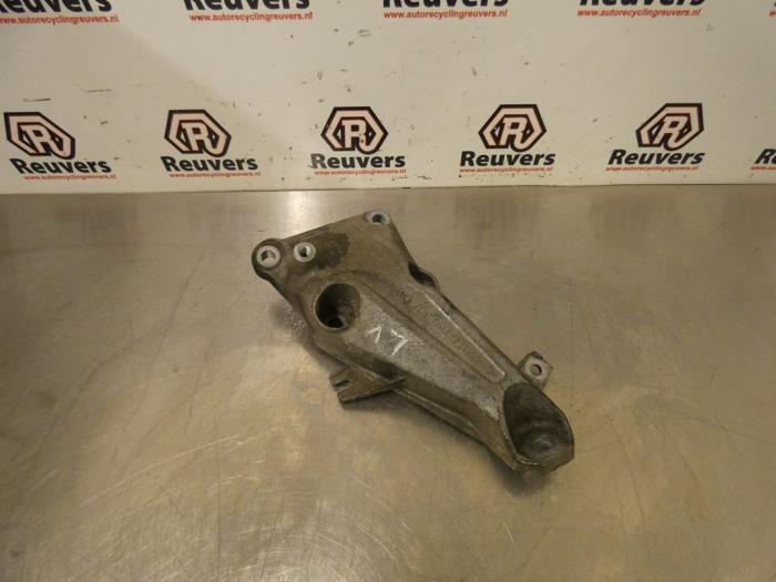 Usagé Support moteur BMW 3 serie (E90) 320Si 16V Prix € 20,00 Règlement à la marge proposé par Autorecycling Reuvers B.V.