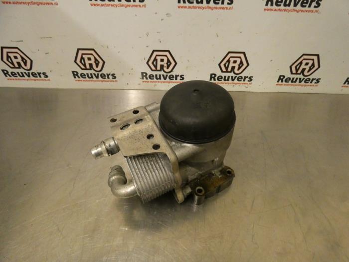 Gebrauchte Ölfiltergehäuse BMW 3 serie (E90) 320Si 16V Preis € 30,00 Margenregelung angeboten von Autorecycling Reuvers B.V.