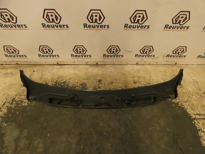 Gebrauchte Paravent BMW 3 serie (E90) 320Si 16V Preis € 20,00 Margenregelung angeboten von Autorecycling Reuvers B.V.