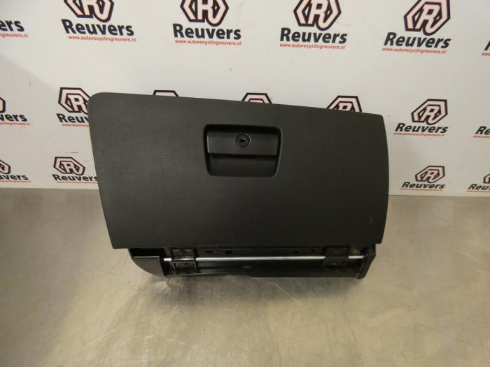 Begagnade Handskfack BMW 3 serie (E90) 320Si 16V Pris € 35,00 Marginaltabell erbjuds av Autorecycling Reuvers B.V.