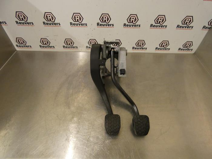 Gebrauchte Pedale Set BMW 3 serie (E90) 320Si 16V Preis € 40,00 Margenregelung angeboten von Autorecycling Reuvers B.V.