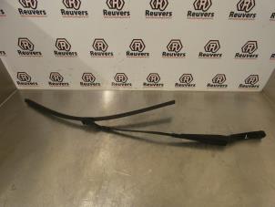Used Front wiper arm Opel Meriva 1.4 Turbo 16V Ecotec Price € 10,00 Margin scheme offered by Autorecycling Reuvers B.V.