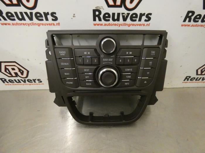 Radio control panel from a Opel Meriva 1.4 Turbo 16V Ecotec 2012
