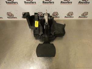Used Brake pedal Opel Corsa D 1.4 16V Twinport Price € 40,00 Margin scheme offered by Autorecycling Reuvers B.V.