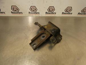 Used Gearbox mount Mazda 2 (DE) 1.3 16V S-VT Price € 25,00 Margin scheme offered by Autorecycling Reuvers B.V.