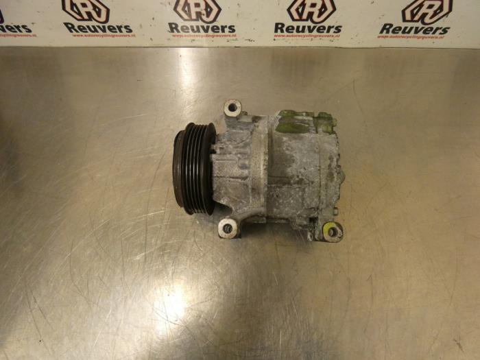 Air conditioning pump from a Ford Ka II 1.2 2012