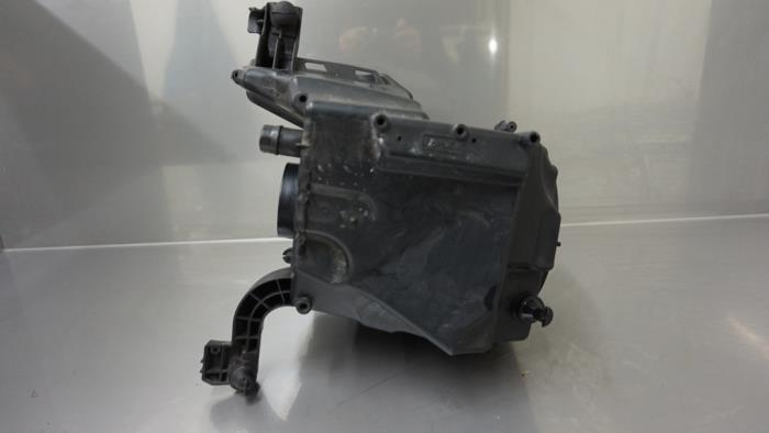 Cuerpo de filtro de aire de un Volvo V50 (MW) 2.0 16V 2011
