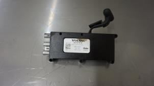 Usagé Antenne amplificateur Volvo V50 (MW) 2.0 16V Prix € 15,00 Règlement à la marge proposé par Autorecycling Reuvers B.V.