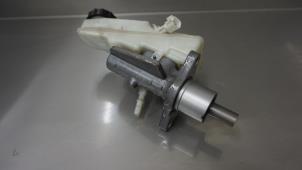 Używane Glówny cylinder hamulcowy Volvo V50 (MW) 2.0 16V Cena € 75,00 Procedura marży oferowane przez Autorecycling Reuvers B.V.