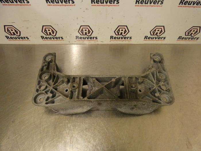 Gearbox mount from a BMW 5 serie (E60) 525i 24V 2003