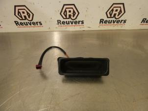 Used Tailgate switch BMW 5 serie (E60) 525i 24V Price € 25,00 Margin scheme offered by Autorecycling Reuvers B.V.