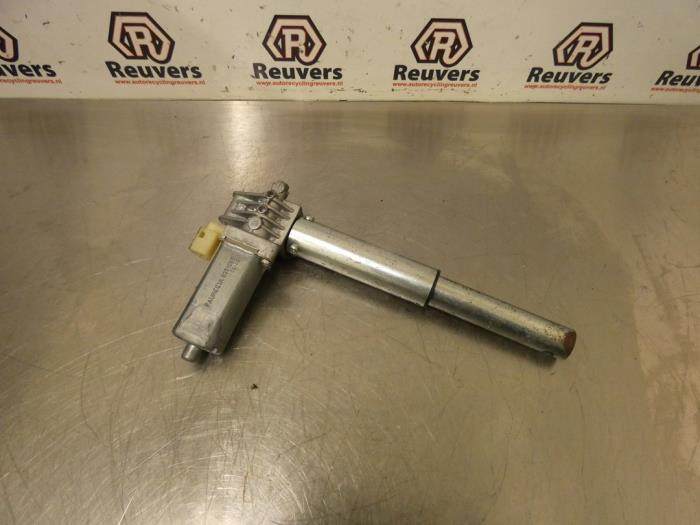 Gebrauchte Sitzmotor BMW 5 serie (E60) 525i 24V Preis € 30,00 Margenregelung angeboten von Autorecycling Reuvers B.V.