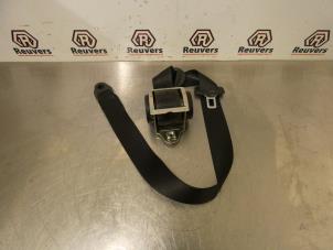 Used Front seatbelt, right BMW 5 serie (E60) 525i 24V Price € 40,00 Margin scheme offered by Autorecycling Reuvers B.V.