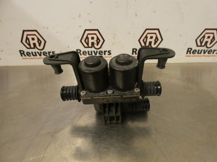 Begagnade Extra vattenpump BMW 5 serie (E60) 525i 24V Pris € 30,00 Marginaltabell erbjuds av Autorecycling Reuvers B.V.