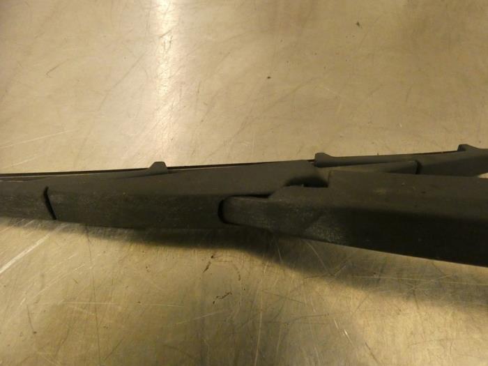 Bras essuie-glace arrière d'un Suzuki Alto (GF) 1.0 12V 2012