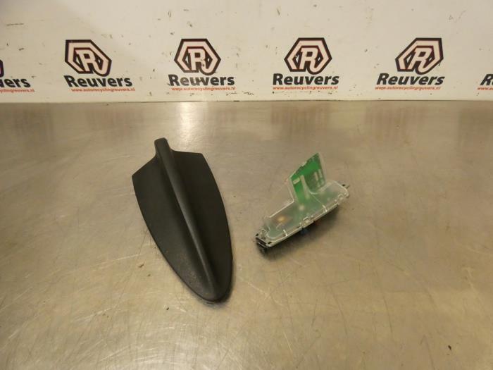 Używane Antena BMW 3 serie Touring (E91) 318i 16V Cena € 30,00 Procedura marży oferowane przez Autorecycling Reuvers B.V.