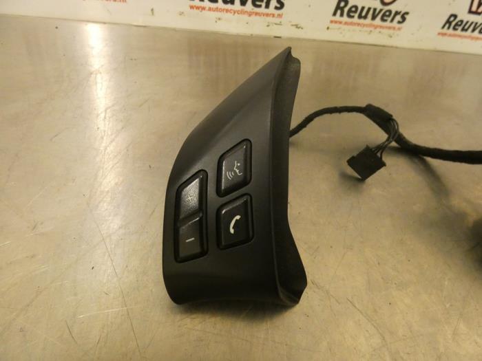 Steering wheel mounted radio control from a BMW 3 serie Touring (E91) 318i 16V 2007