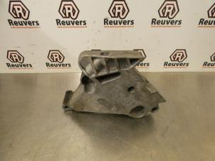 Used Engine mount Volkswagen Caddy III (2KA,2KH,2CA,2CH) 2.0 SDI Price € 25,00 Margin scheme offered by Autorecycling Reuvers B.V.