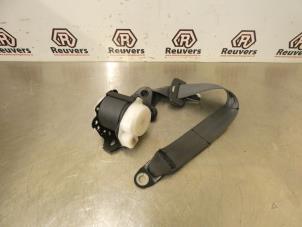 Used Rear seatbelt, left Toyota Yaris Verso (P2) 1.5 16V Price € 35,00 Margin scheme offered by Autorecycling Reuvers B.V.