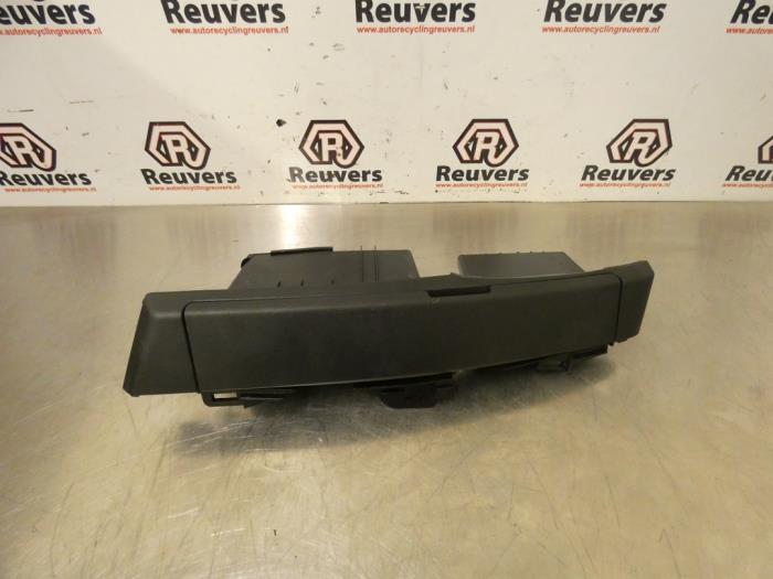 Używane Schowek Daihatsu Cuore (L251/271/276) 1.0 12V DVVT Cena € 15,00 Procedura marży oferowane przez Autorecycling Reuvers B.V.