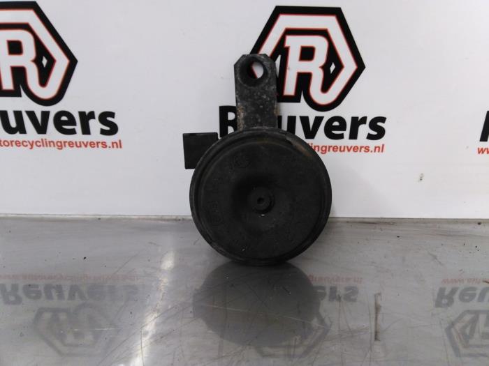 Używane Klakson Daihatsu Cuore (L251/271/276) 1.0 12V DVVT Cena € 10,00 Procedura marży oferowane przez Autorecycling Reuvers B.V.