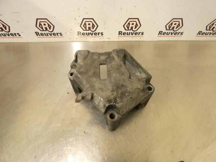 Engine mount from a Opel Corsa D 1.4 16V Twinport 2008