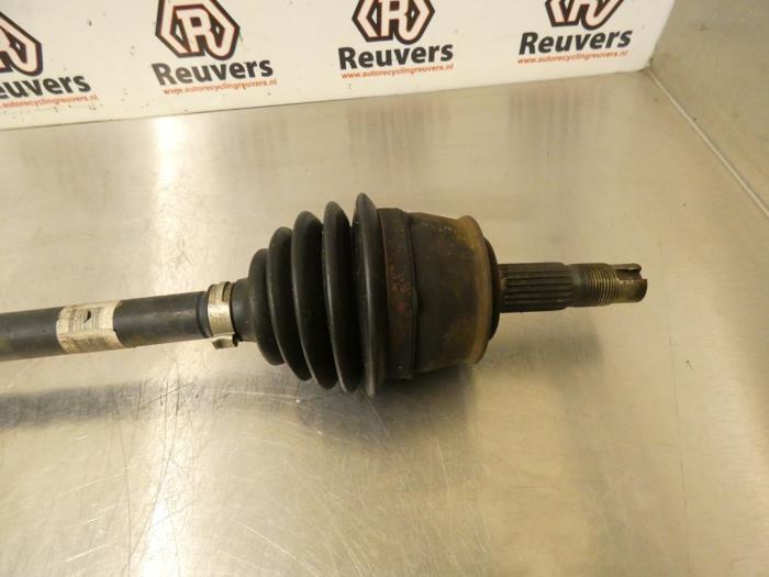 Front drive shaft, right from a Opel Corsa D 1.4 16V Twinport 2008
