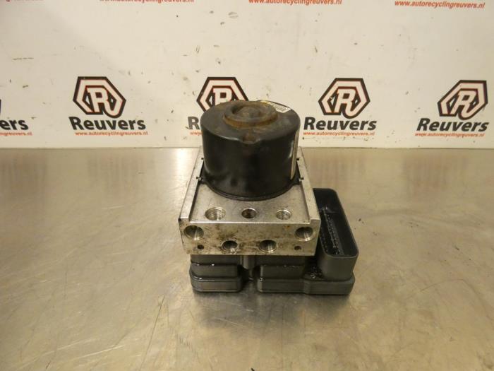 Begagnade ABS-pump Peugeot 207/207+ (WA/WC/WM) 1.6 HDi 16V Pris € 50,00 Marginaltabell erbjuds av Autorecycling Reuvers B.V.