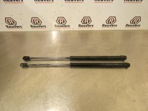 Used Set of tailgate gas struts Volkswagen Golf Plus (5M1/1KP) 1.6 FSI 16V Price € 20,00 Margin scheme offered by Autorecycling Reuvers B.V.