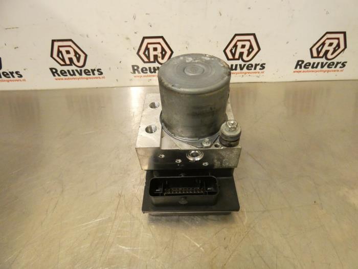 Pompe ABS d'un Peugeot 3008 I (0U/HU) 1.6 16V THP 155 2010