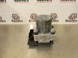 Pompe ABS d'un Peugeot 3008 I (0U/HU) 1.6 16V THP 155 2010