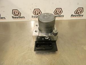 Pompe ABS d'un Peugeot 3008 I (0U/HU) 1.6 16V THP 155 2010