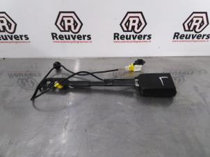 Used Front seatbelt buckle, left Peugeot 308 (4A/C) 1.6 VTI 16V Price € 15,00 Margin scheme offered by Autorecycling Reuvers B.V.