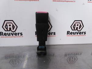 Usagé Insertion ceinture de sécurité arrière droite Suzuki Swift (ZA/ZC/ZD) 1.2 16V Prix € 15,00 Règlement à la marge proposé par Autorecycling Reuvers B.V.