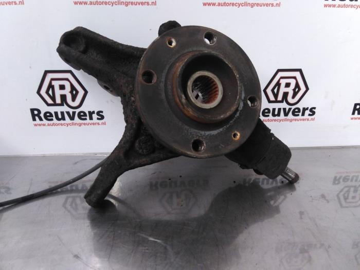 Knuckle, front right from a Peugeot 3008 I (0U/HU) 1.6 VTI 16V 2010
