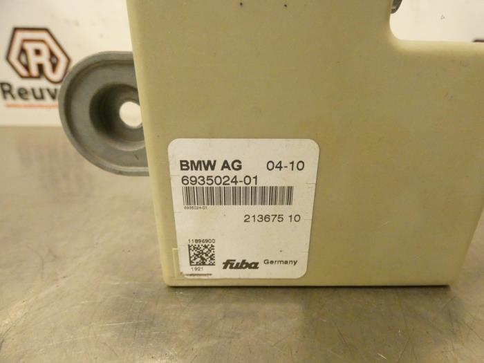 Antenne amplificateur d'un BMW 7 serie (F01/02/03/04) Active Hybrid V8 32V 2010