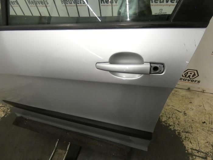 Porte avant gauche d'un Peugeot 308 SW (4E/H) 1.6 VTI 16V 2009