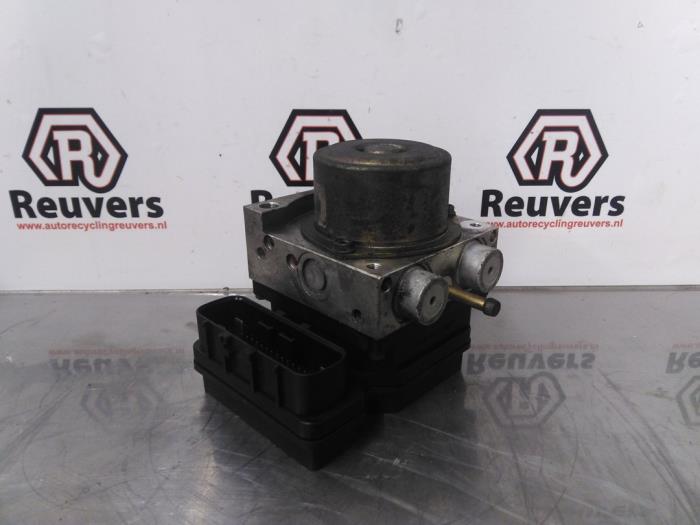 Begagnade ABS-pump Nissan Elgrand Pris € 225,00 Marginaltabell erbjuds av Autorecycling Reuvers B.V.