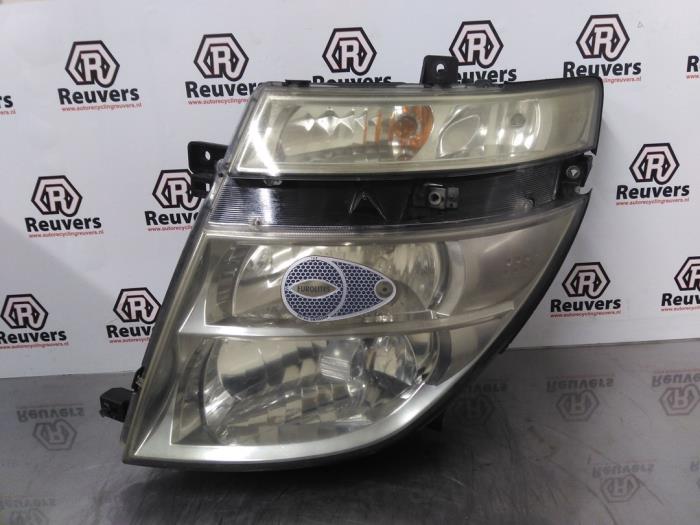 Używane Reflektor lewy Nissan Elgrand Cena € 75,00 Procedura marży oferowane przez Autorecycling Reuvers B.V.