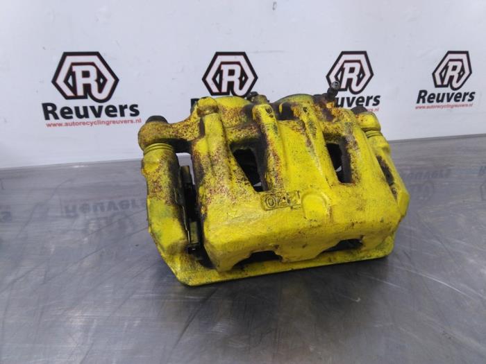 Gebrauchte Bremszange rechts vorne Nissan Elgrand Preis € 40,00 Margenregelung angeboten von Autorecycling Reuvers B.V.